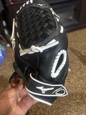 Mizuno Black and White Woven-Web Baseball Glove
